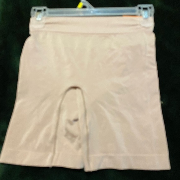 No muffins silk Tan Women’s Short intimate Size Small New With Tag - Picture 2 of 6